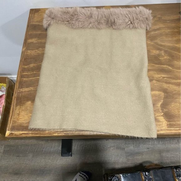 Adrienne Landau Scarf / Shawl - Rabbit Fur Trim - Picture 4 of 5